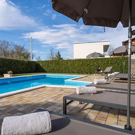 Appartement Apartman Nina 2 *