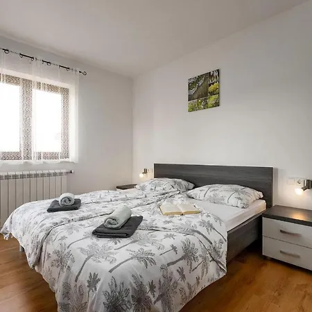 Appartement Apartman Nina 2
